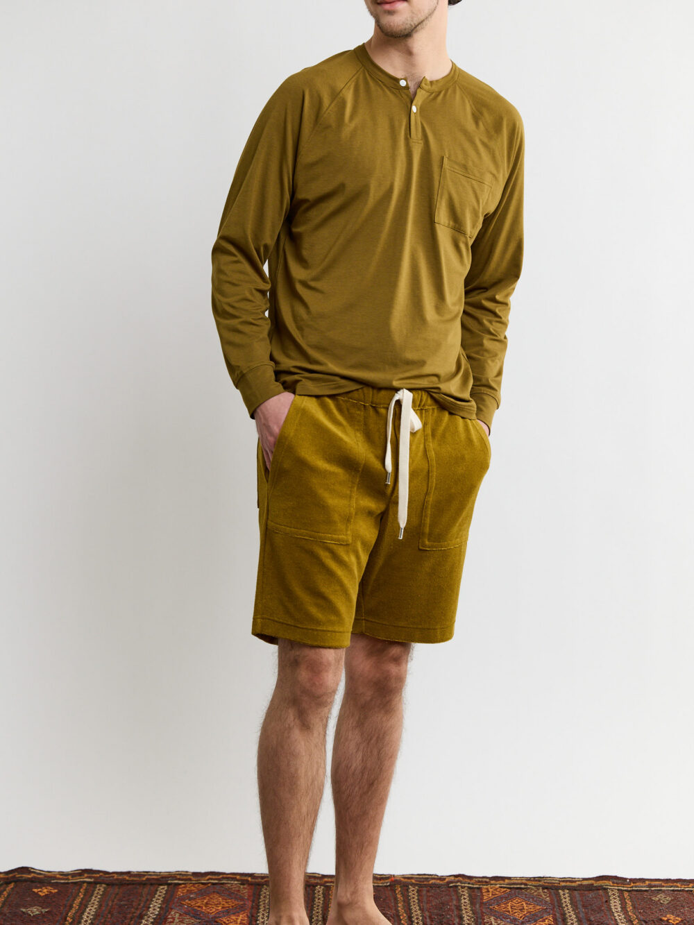 <b>OLIVER</b> short